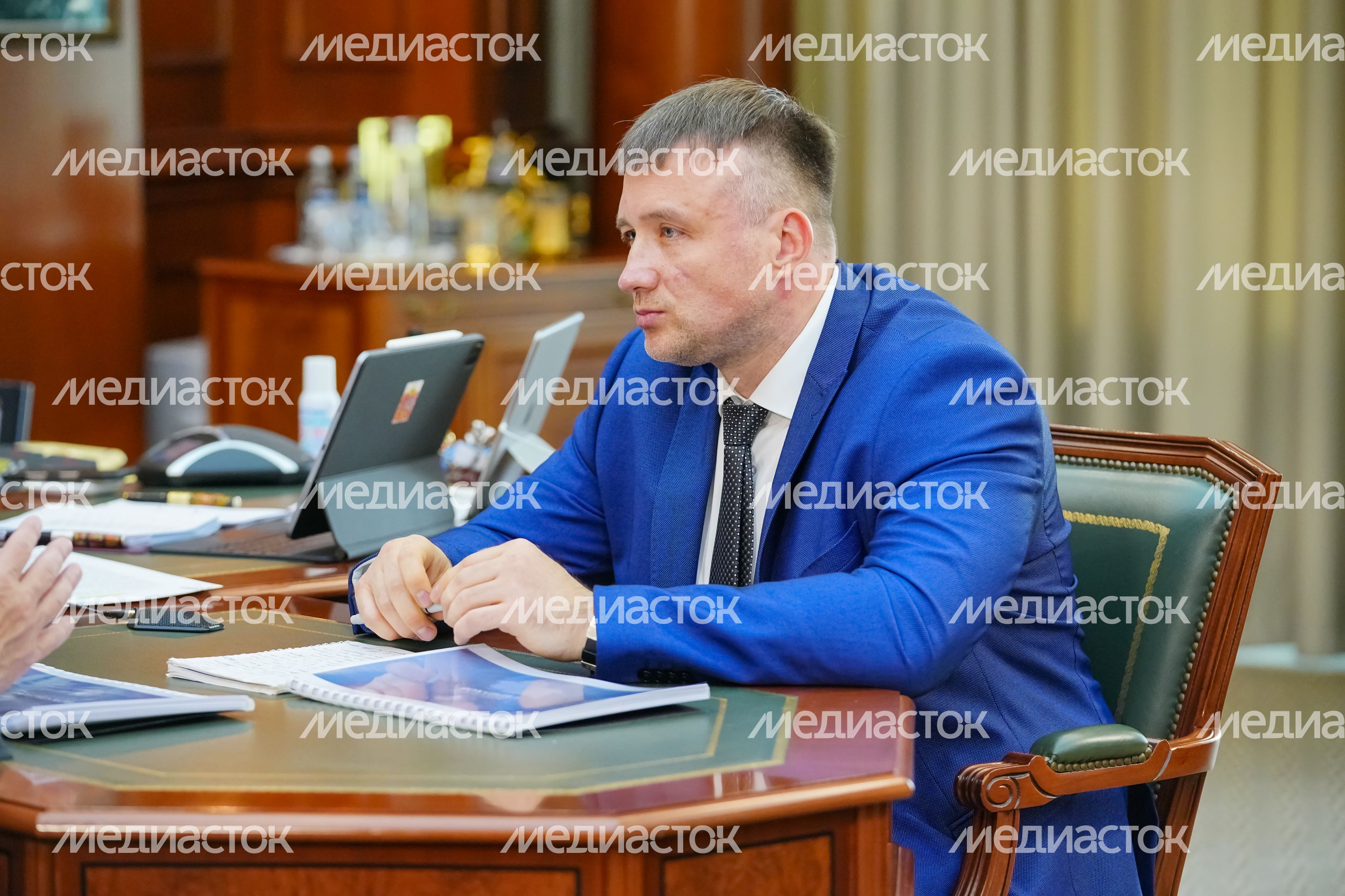 Андрей Воробьев провел рабочую встречу с главой г.о. Серпухов Алексеем Шимко Андрей Воробьев провел рабочую встречу с главой г.о. Серпухов Алексеем Шимко