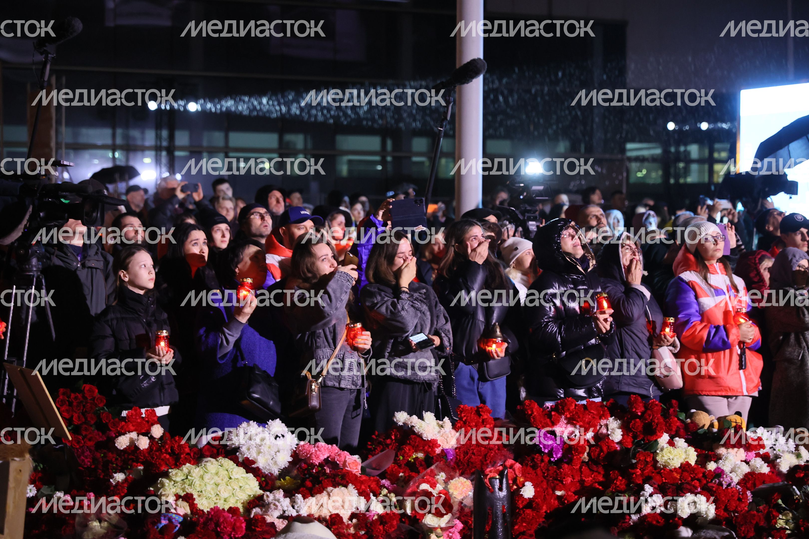 Акция памяти "Журавли" прошла на девятый день после теракта в "Крокус Сити Холле"