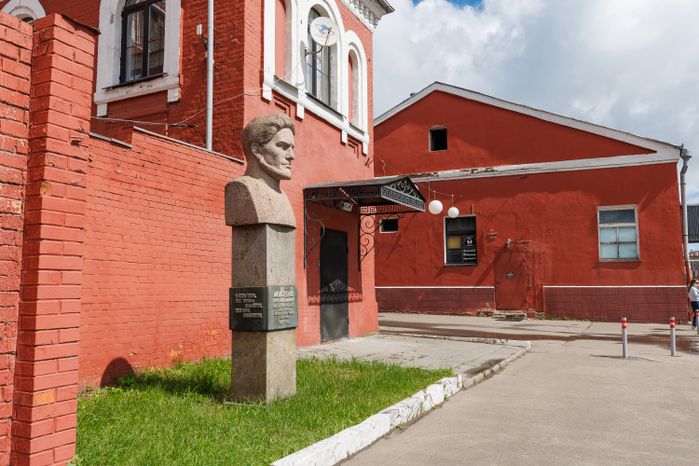Бюст Петра Анисимовича Моисеенко в Орехово-Зуево - организатора Морозовской стачки рабочих в 1885 году