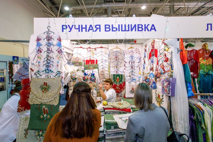 Предметы народных художественных промыслов на выставке «Ладья. Зимняя сказка 2024»