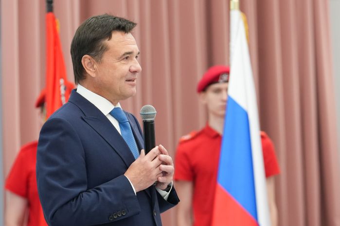 Андрей Воробьев поздравил с Днем знаний учащихся и педагогов школы им. Героя России Александра Монетова в Подольске