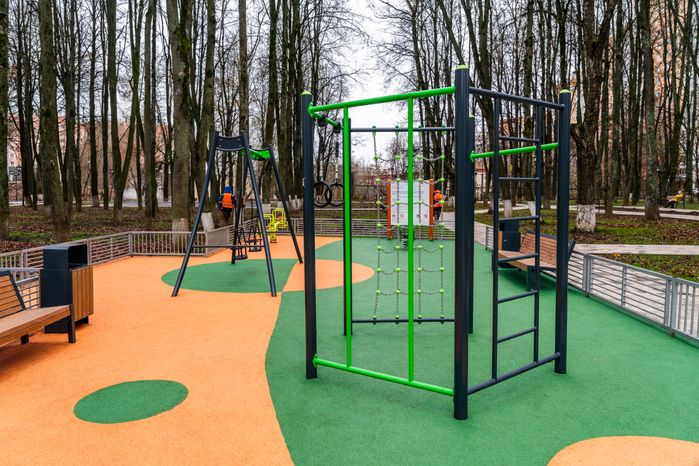 Детская площадка в Детском парке на улице Калинина в Наро-Фоминске