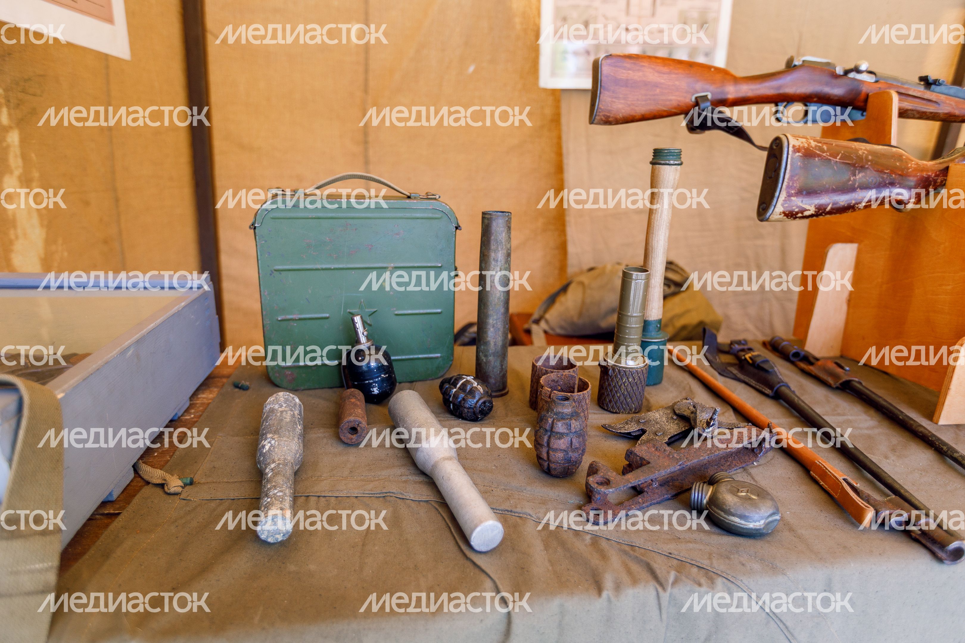 Военно-историческая реконструкция "Успех в единстве поколений" в Химках Военно-историческая реконструкция "Успех в единстве поколений" в Химках