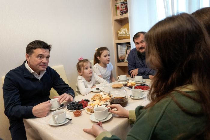 Андрей Воробьев навестил семью погибшего на СВО бойца