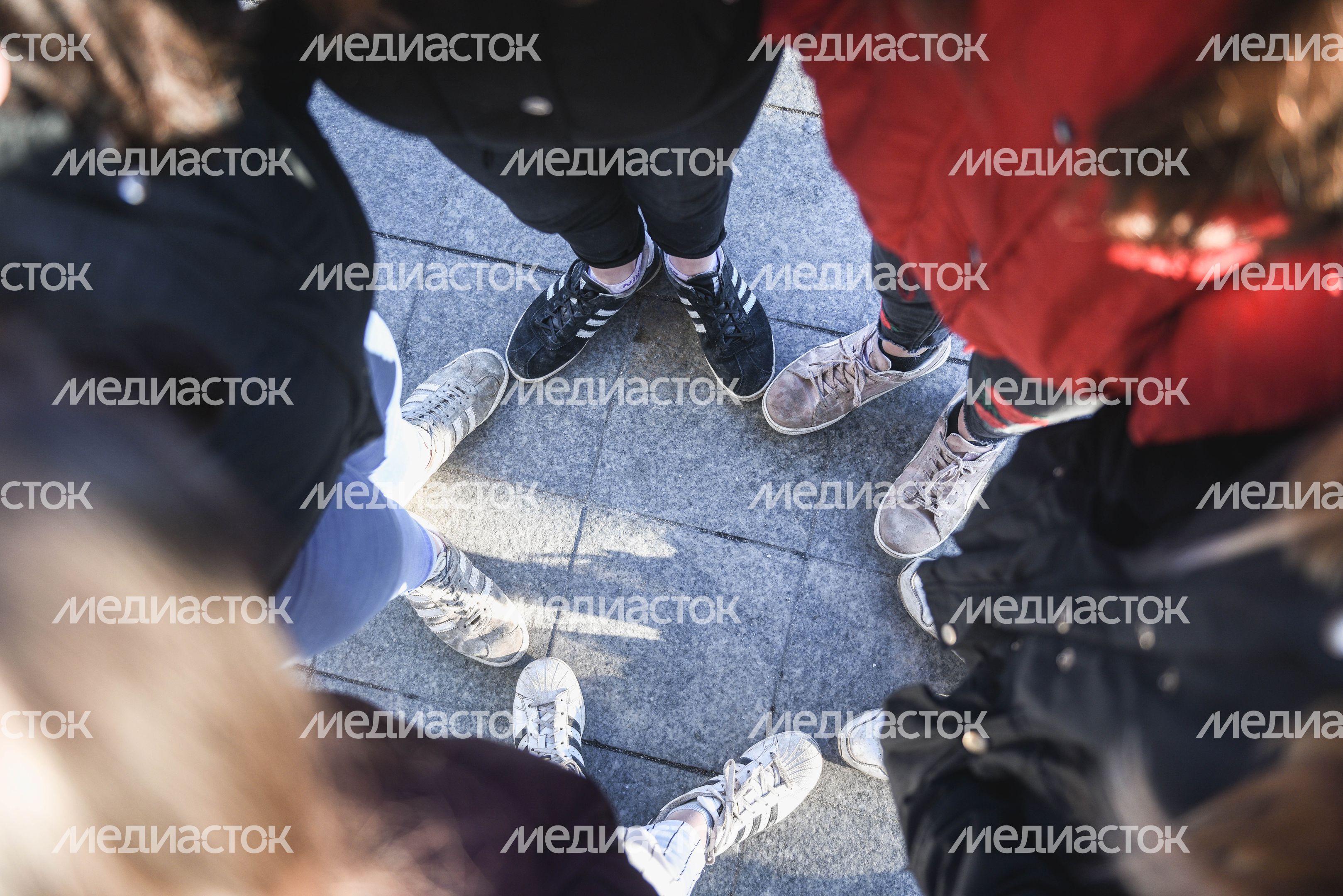 «Я могу выйти хоть в купальнике»: кто ходит с голыми щиколотками в минус 20