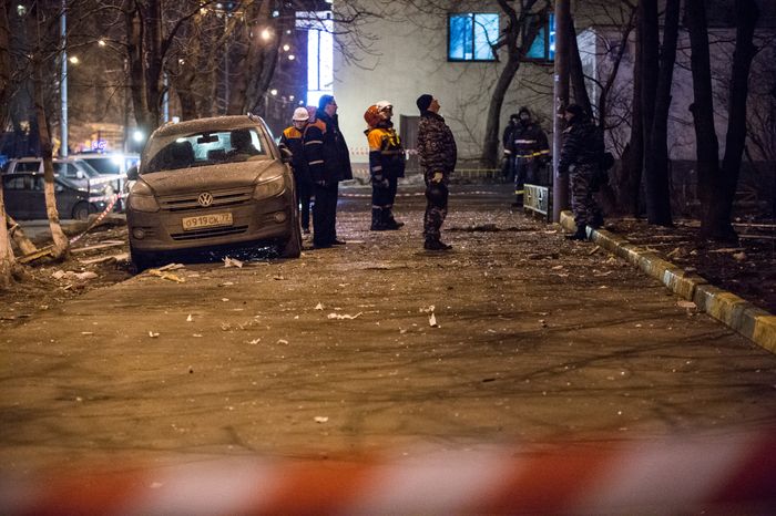 Пожар из-за взрыва в квартире жилого дома в Москве