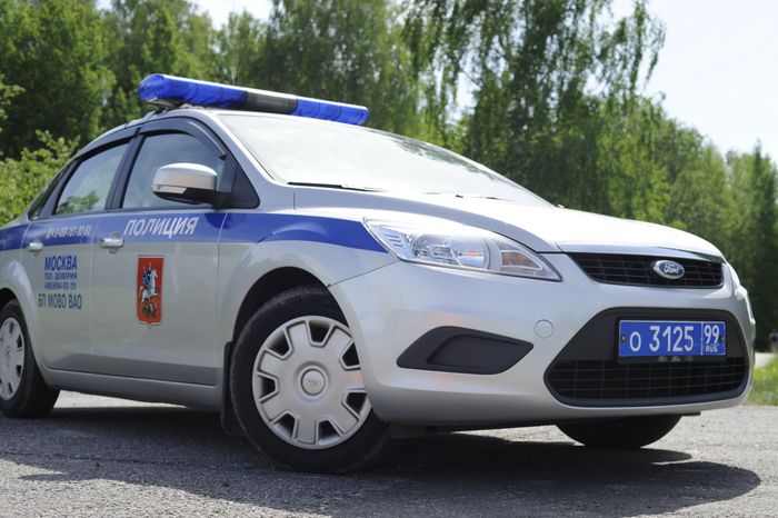 Полицейская машина в поселке Акулово