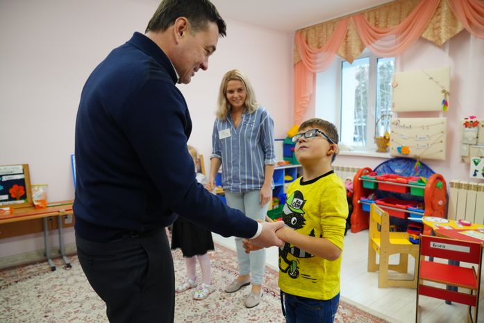 Посещение интерната для обучения слепоглухих детей и молодых инвалидов в Сергиево-Посадском округе Губернатором Подмосковья