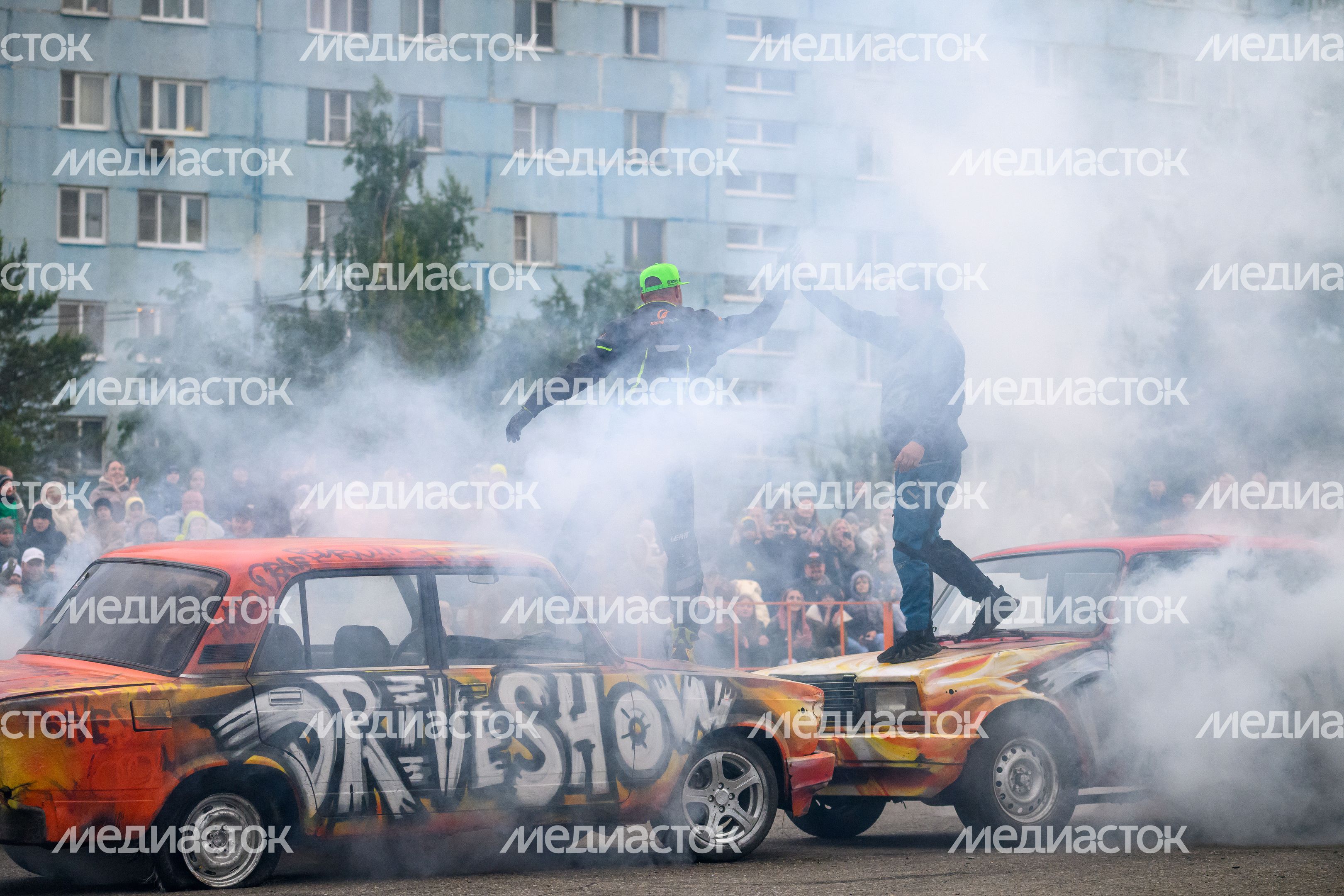 Экстремальная программа, яркие эмоции, адреналин и безумные трюки на автомобилях на шоу каскадеров в Чехове Экстремальная программа, яркие эмоции, адреналин и безумные трюки на автомобилях на шоу каскадеров в Чехове
