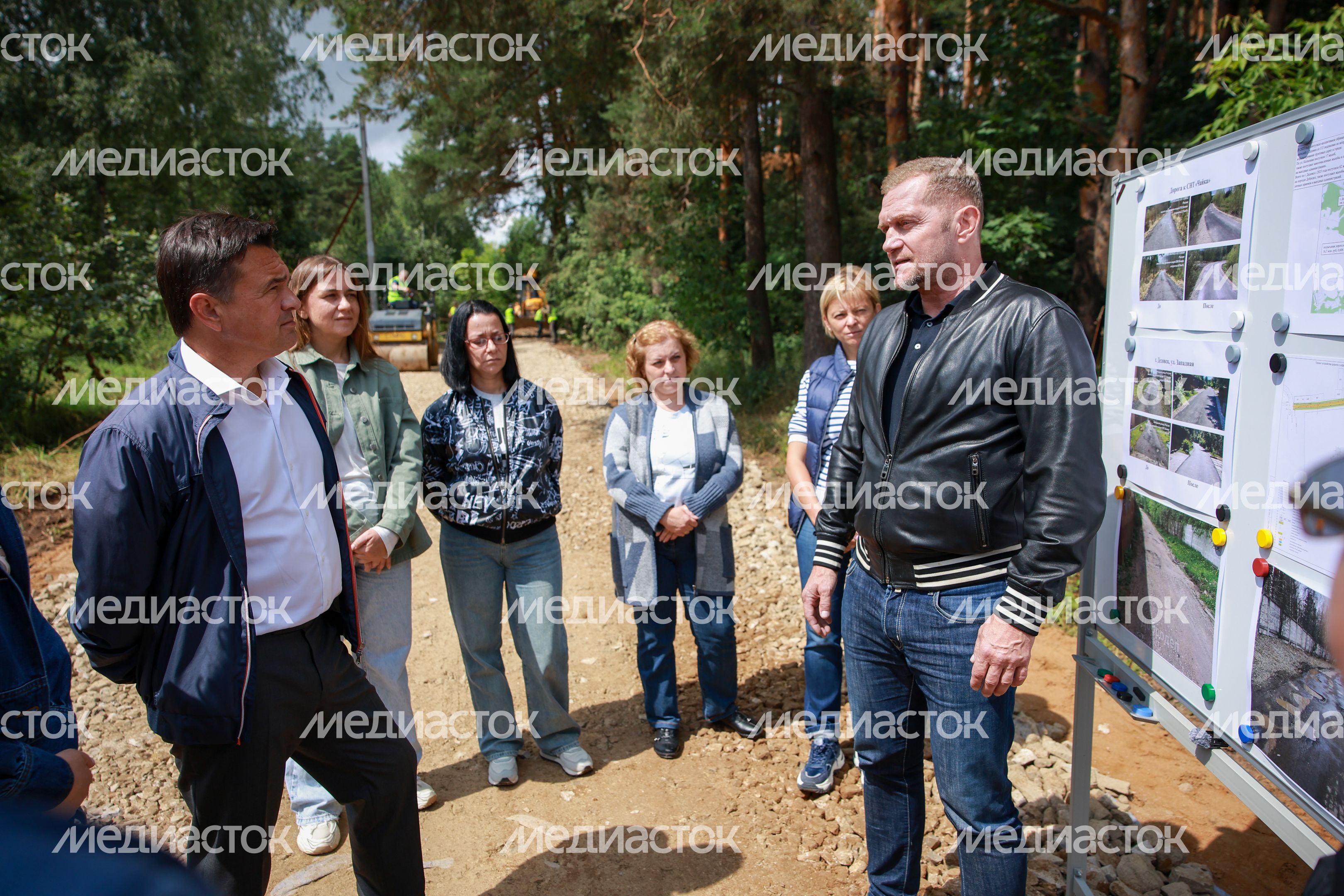 Андрей Воробьев проверил ремонт грунтовых дорог в Дедовске