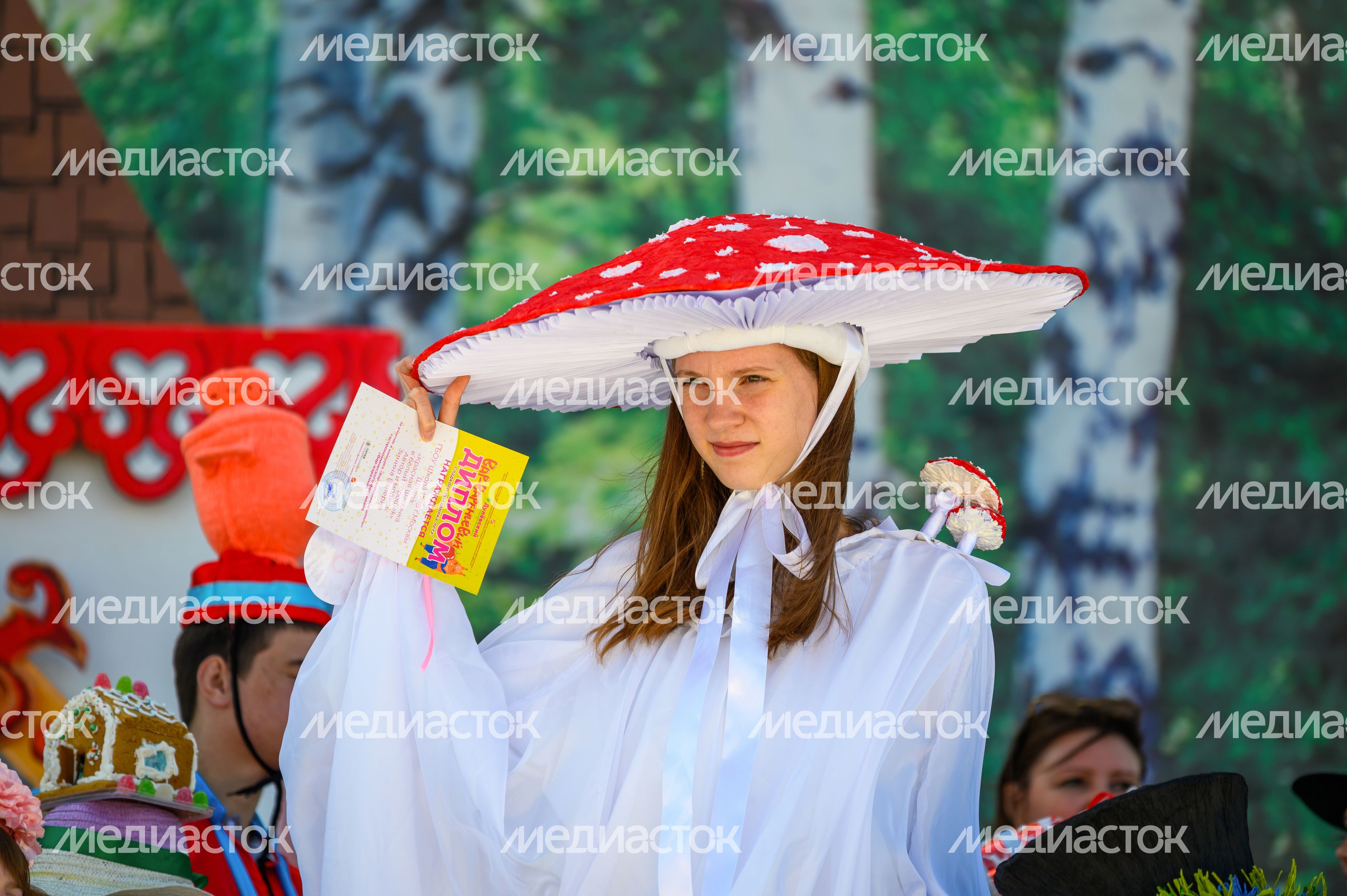 Конкурс вар-вареньевых шляп прошел на гастрономическом фестивале «Вар-Варенье» в Ликино-Дулево Конкурс вар-вареньевых шляп прошел на гастрономическом фестивале «Вар-Варенье» в Ликино-Дулево