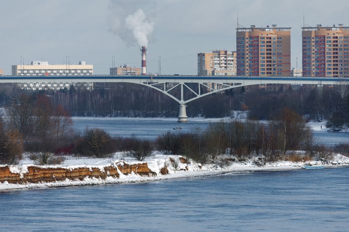 Зимний вид на мост через Волгу в Дубне