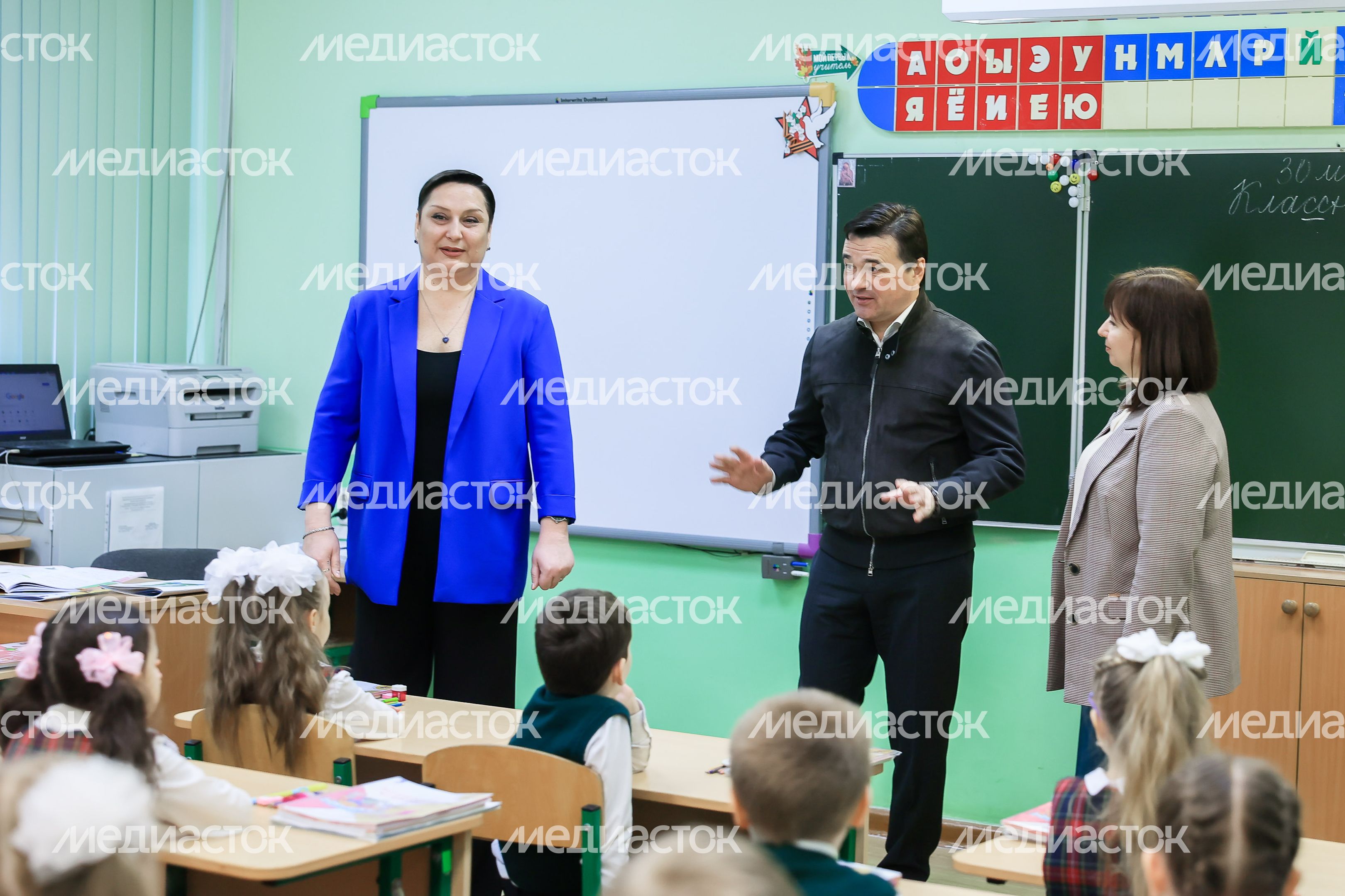 Проверка хода строительства пристройки к школе №14 в Долгопрудном Губернатором Подмосковья