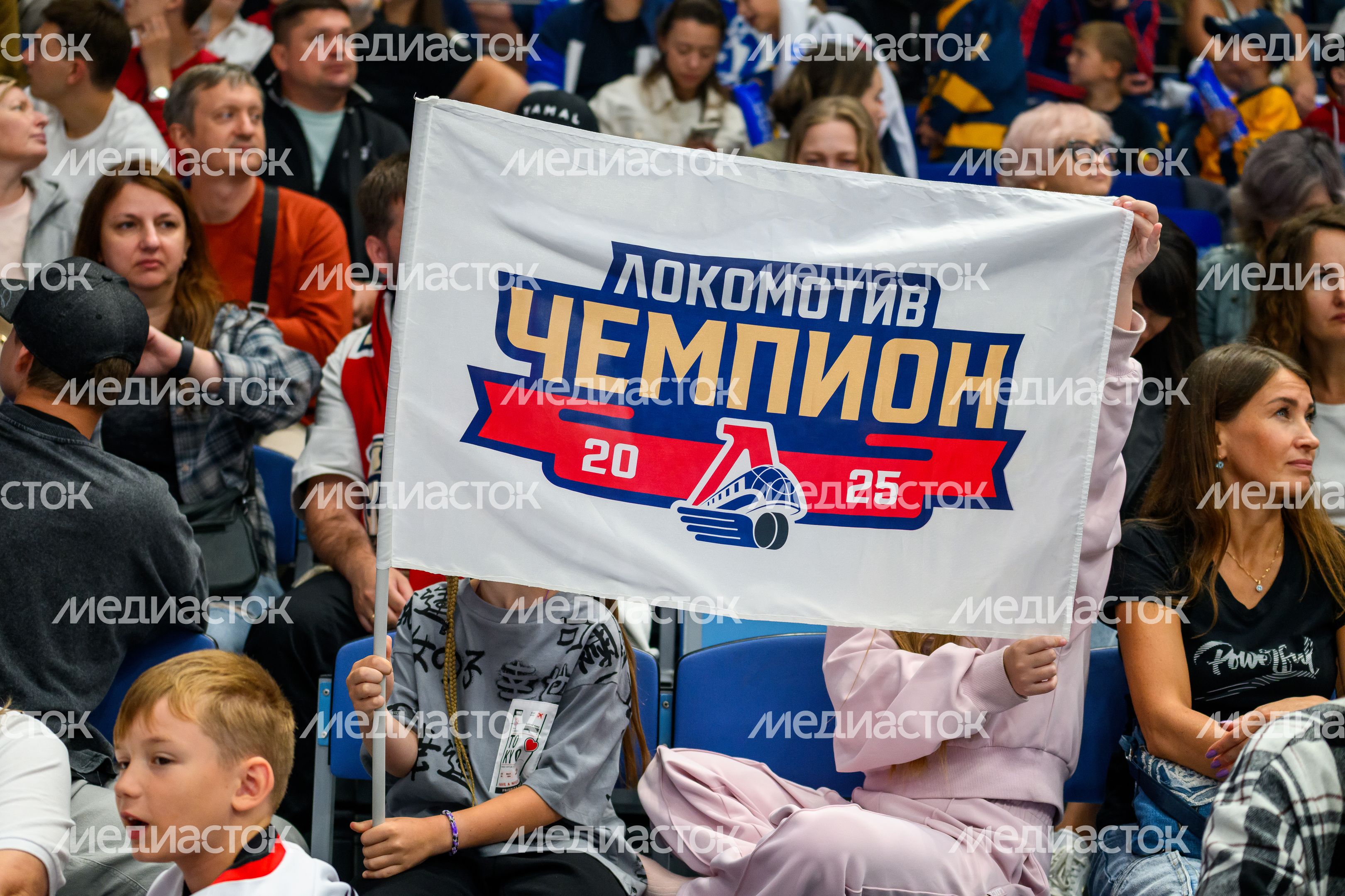 Болельщики финала детско-юношеского турнира по хоккею «Кубок Александра Овечкина» в Мытищах Болельщики финала детско-юношеского турнира по хоккею «Кубок Александра Овечкина» в Мытищах