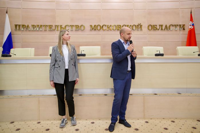 Подмосковным тренерам вручили сертификаты на покупку жилья по соципотеке