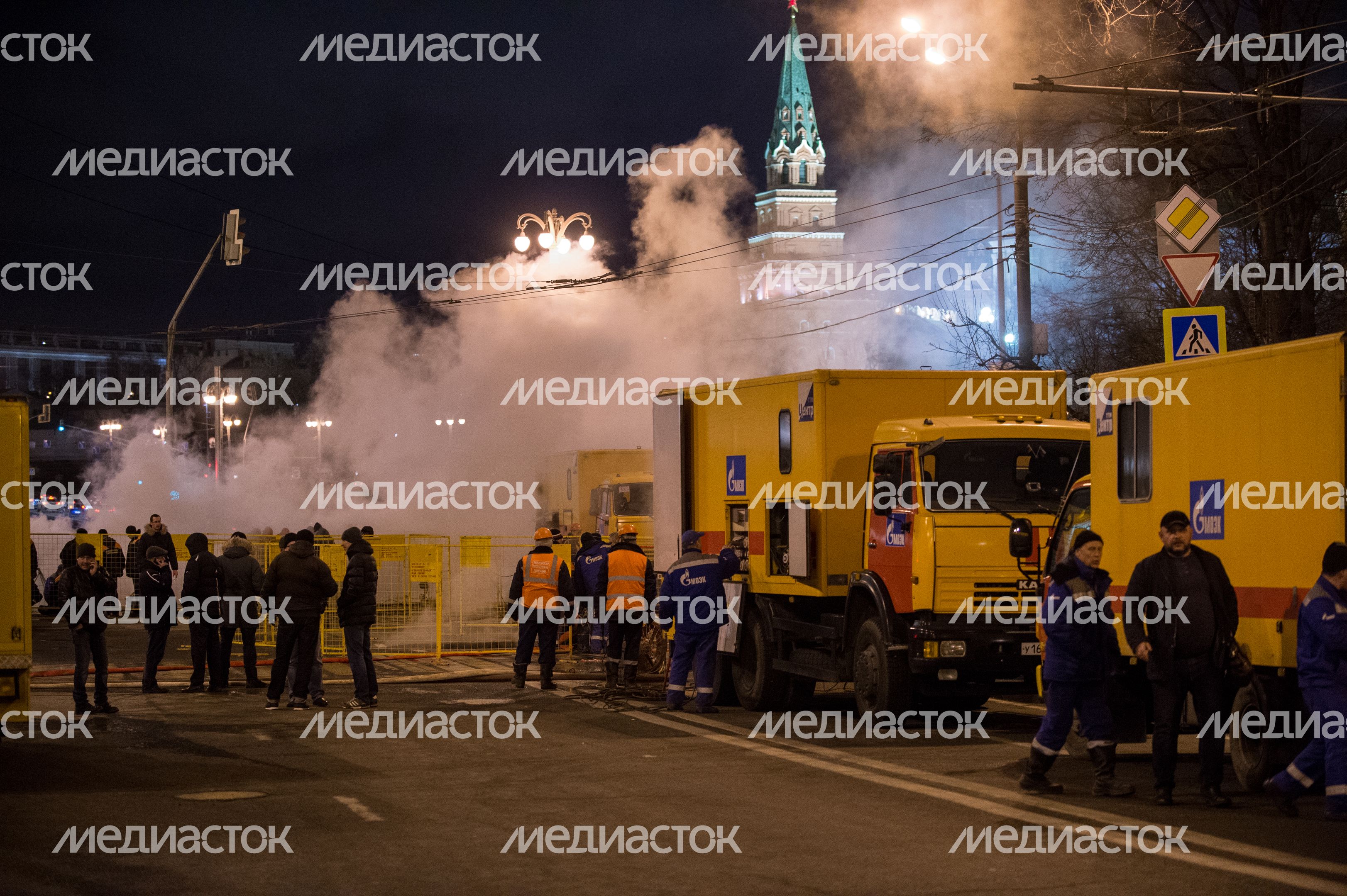 Прорыв трубы в центре Москвы Прорыв трубы в центре Москвы