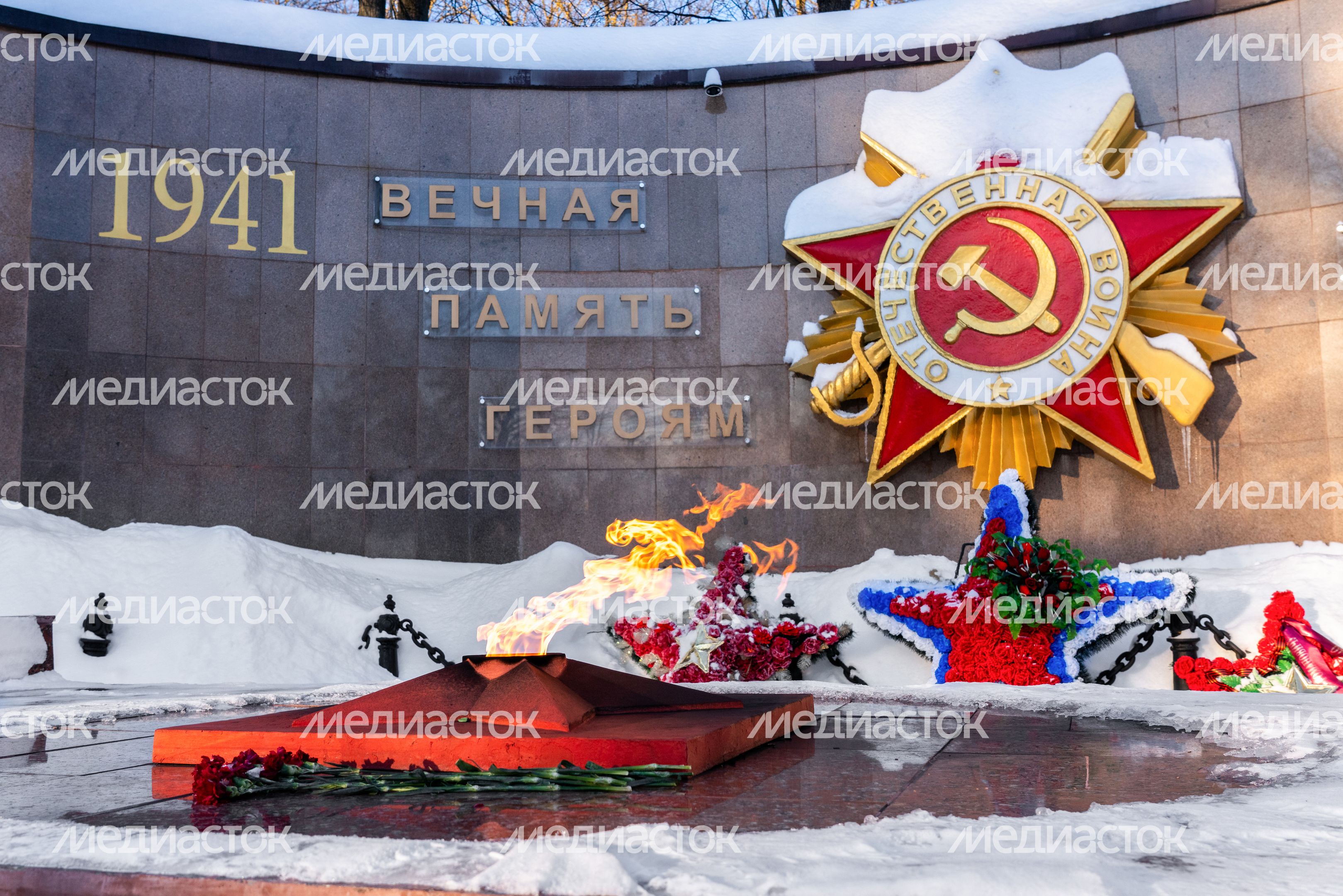 Вечный огонь у мемориала героям Можайска, павшим в боях за Родину в 1941-1945 гг. Вечный огонь у мемориала героям Можайска, павшим в боях за Родину в 1941-1945 гг.