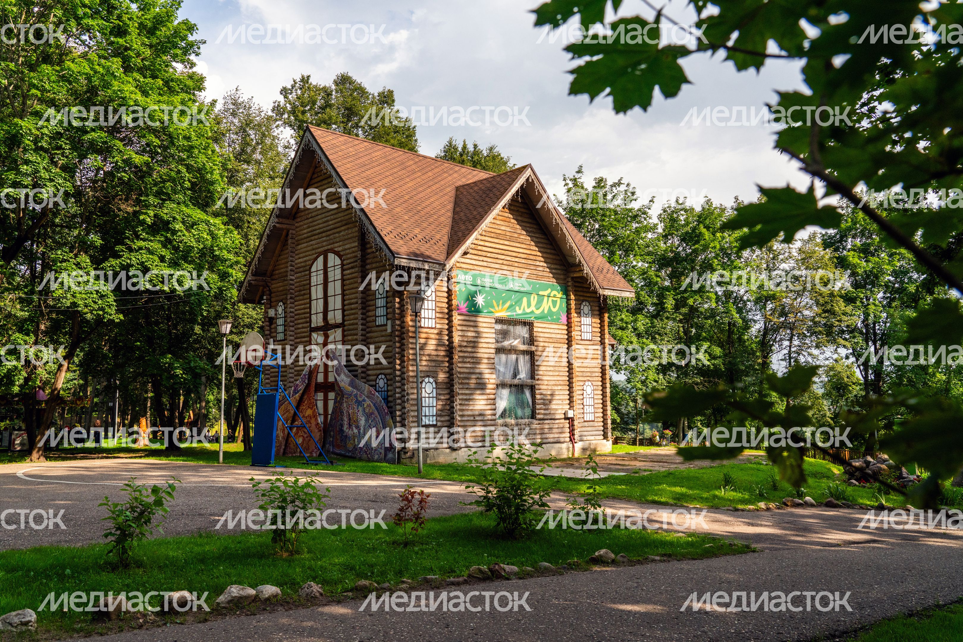 Парк культуры и отдыха "Городок" в Рузе. Лето Парк культуры и отдыха "Городок" в Рузе. Лето