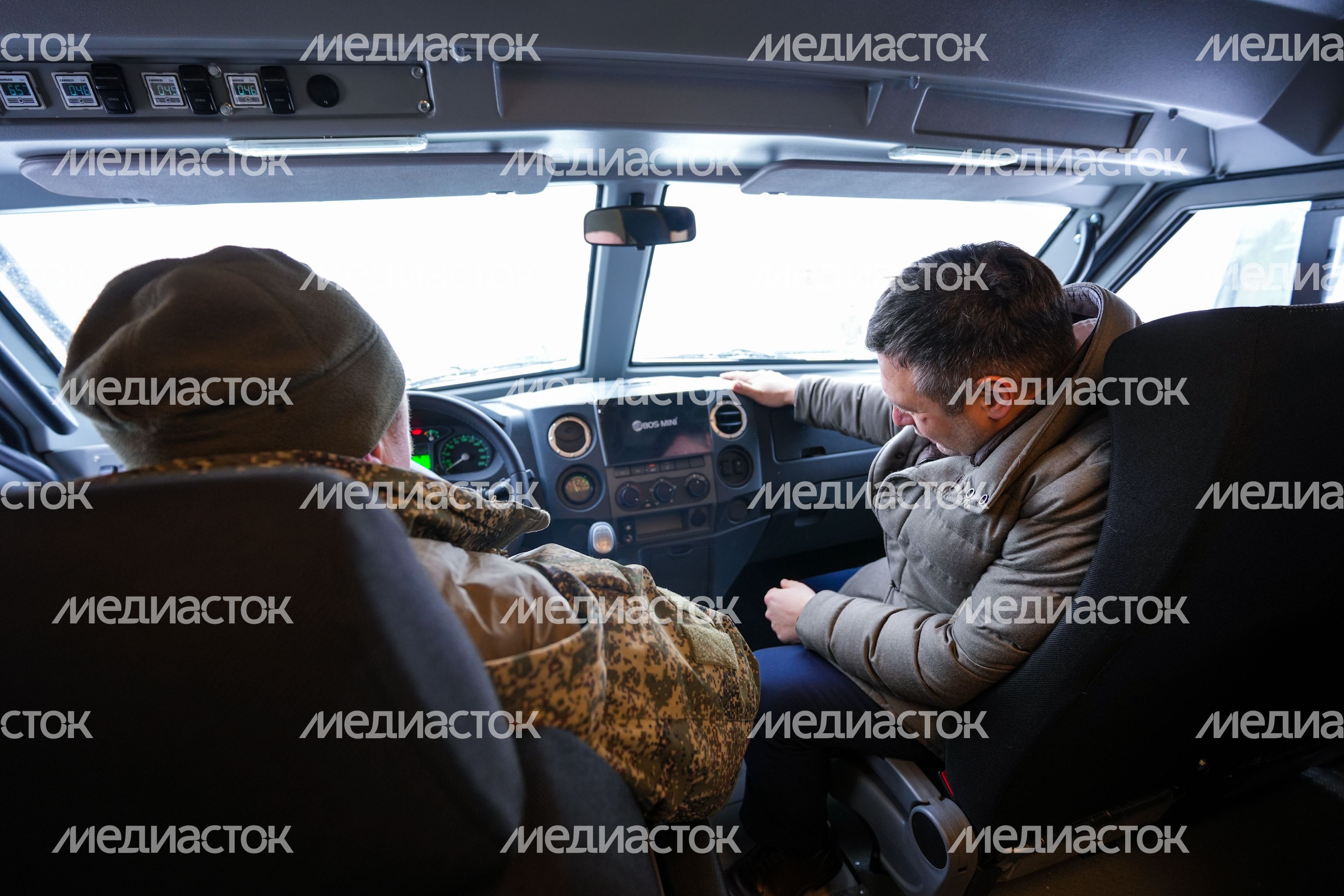 Бойцам СВО из Подмосковья передали медицинский вездеход-амфибию "Звезда"