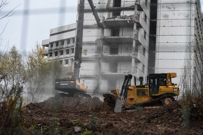 Начало работ по демонтажу Ховринской заброшенной больницы