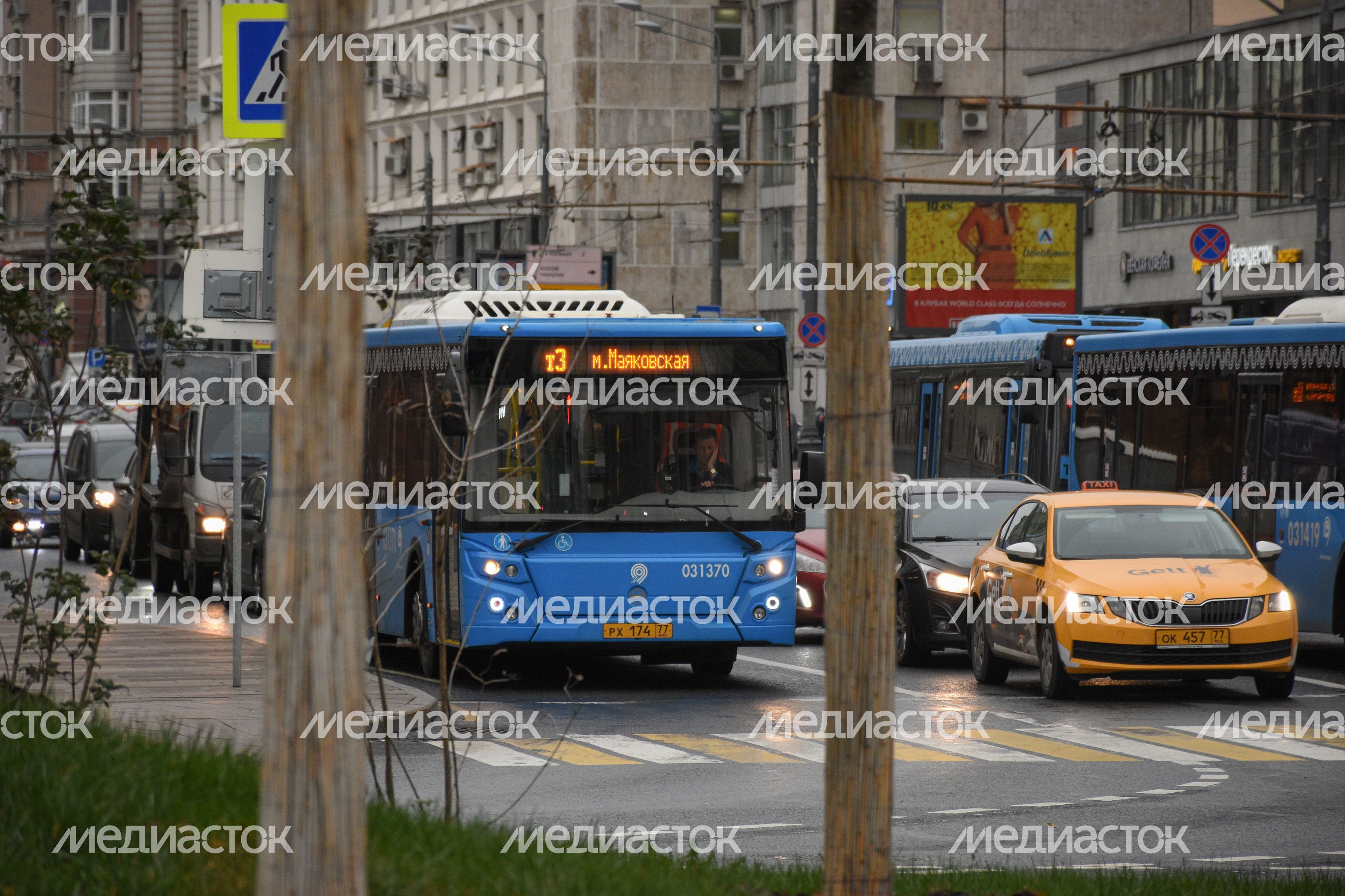 Повседневная жизнь города в Москве осенью