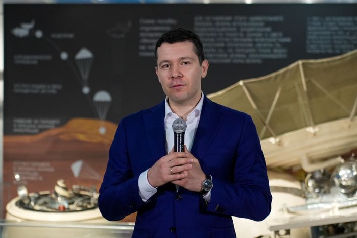 Антон Алиханов вручил награды лучшим сотрудникам НПО им. С.А. Лавочкина