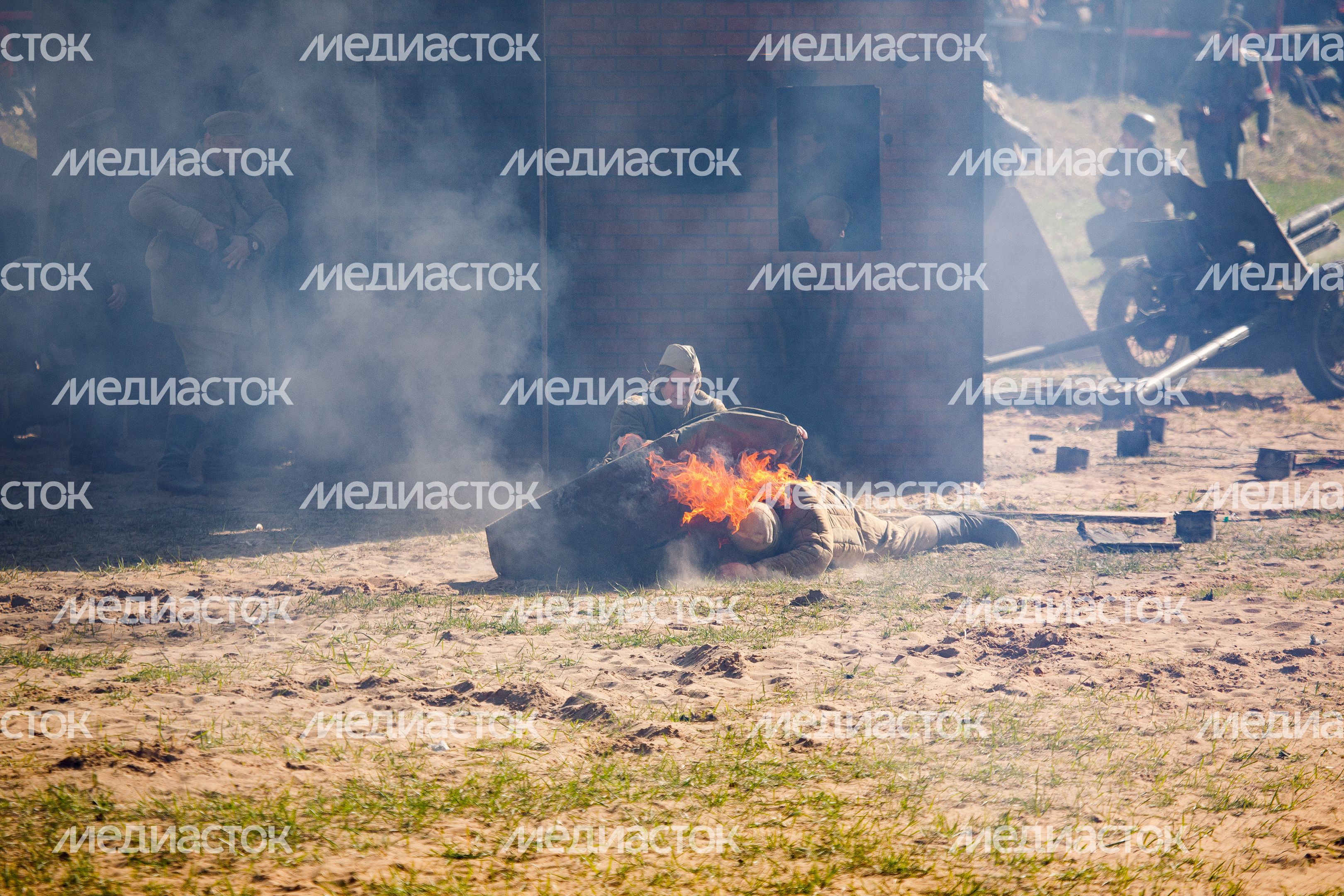 Военно-историческая реконструкция "Успех в единстве поколений" в Химках Военно-историческая реконструкция "Успех в единстве поколений" в Химках
