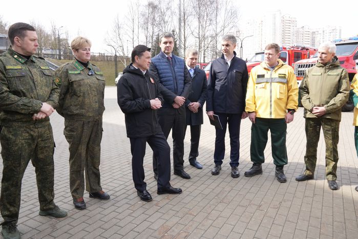 Андрей Воробьев и глава Рослесхоза передали в подмосковные лесничества новую спецтехнику