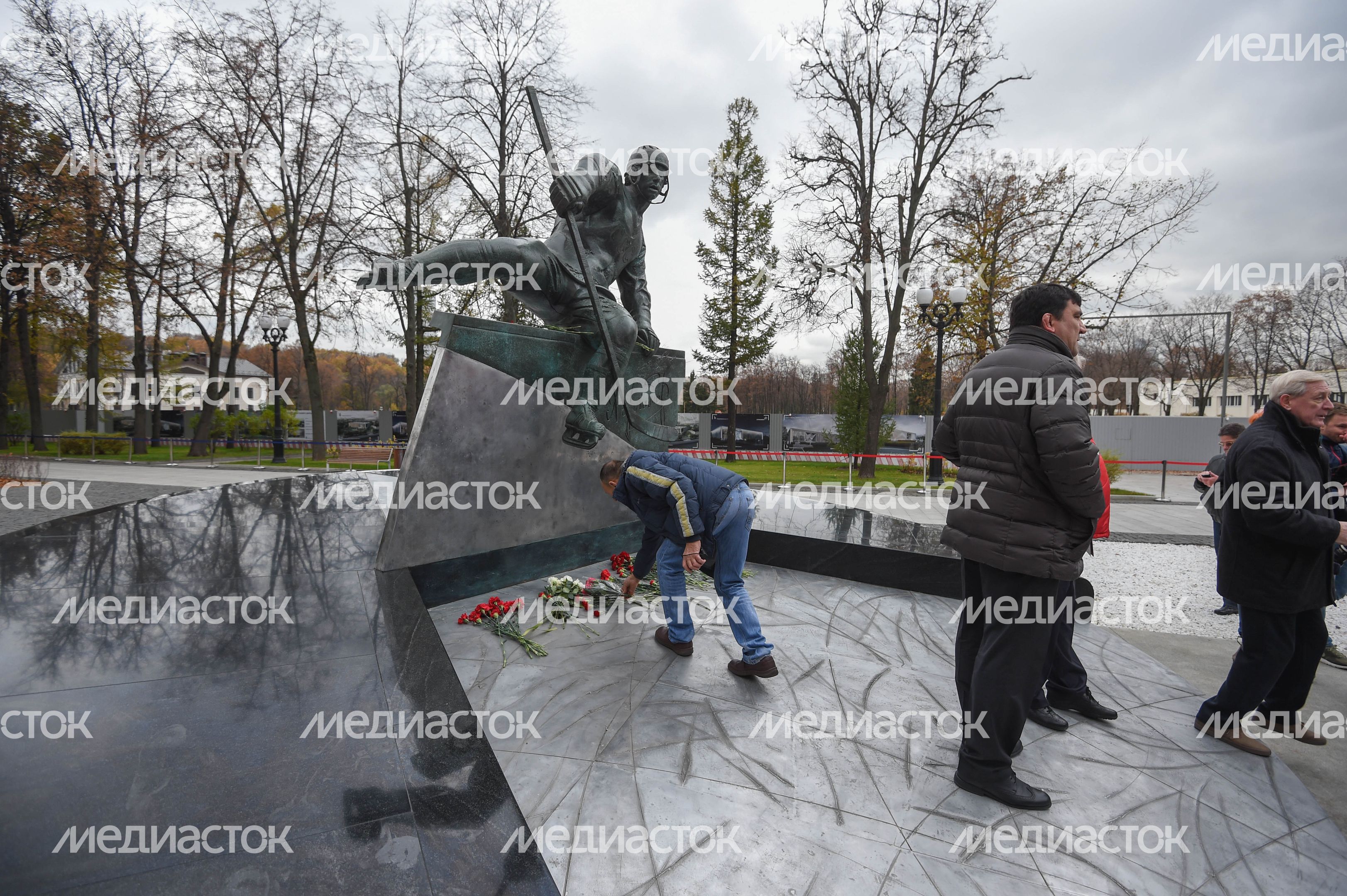 Открытие памятника легенде хоккея Валерию Харламову в «Лужниках»