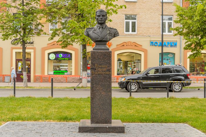 Памятник Н.Е. Жуковскому