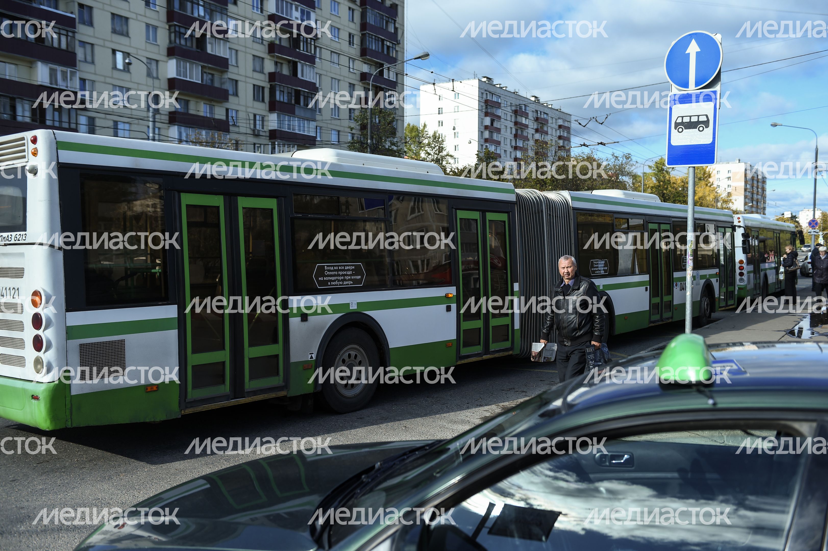 Пенсионеры на улицах Москвы