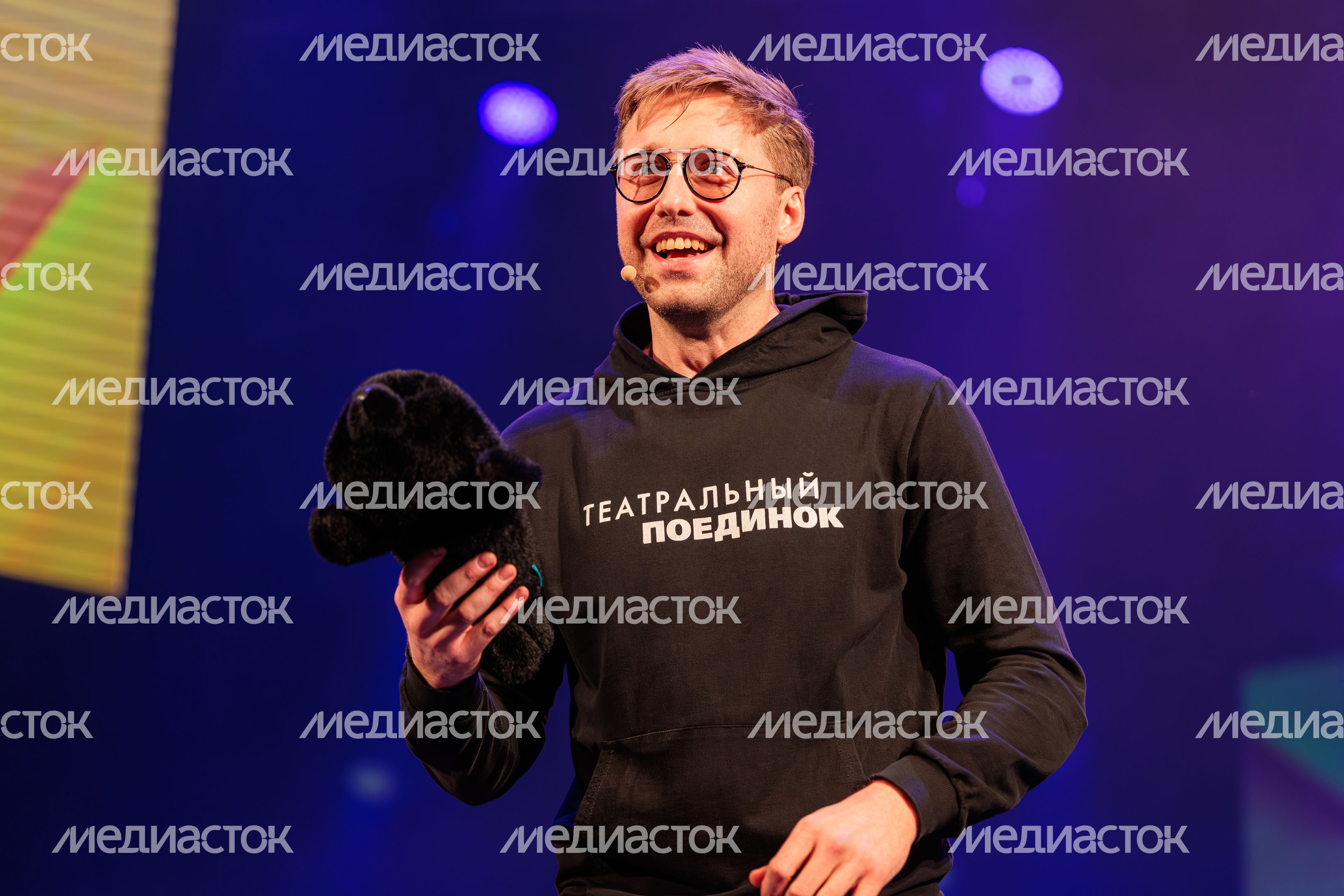 Ведущий финального матча проекта «Театральный поединок» Михаил Грищенко Ведущий финального матча проекта «Театральный поединок» Михаил Грищенко