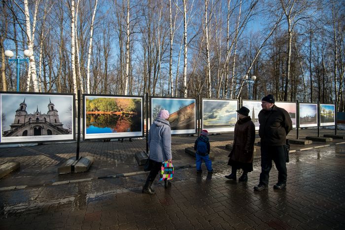 Фотовыставка РИАМО в Лианозовском парке в Москве