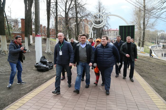 А. Воробьев принял участие в областном субботнике в Раменском районе