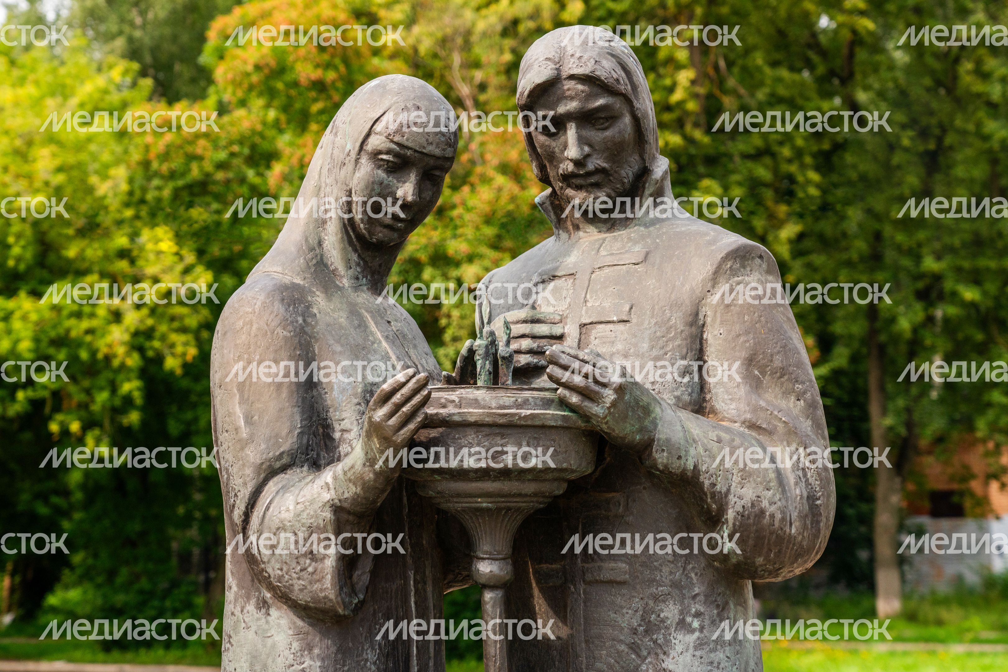 Памятник Петру и Февронии Муромским в Подольске