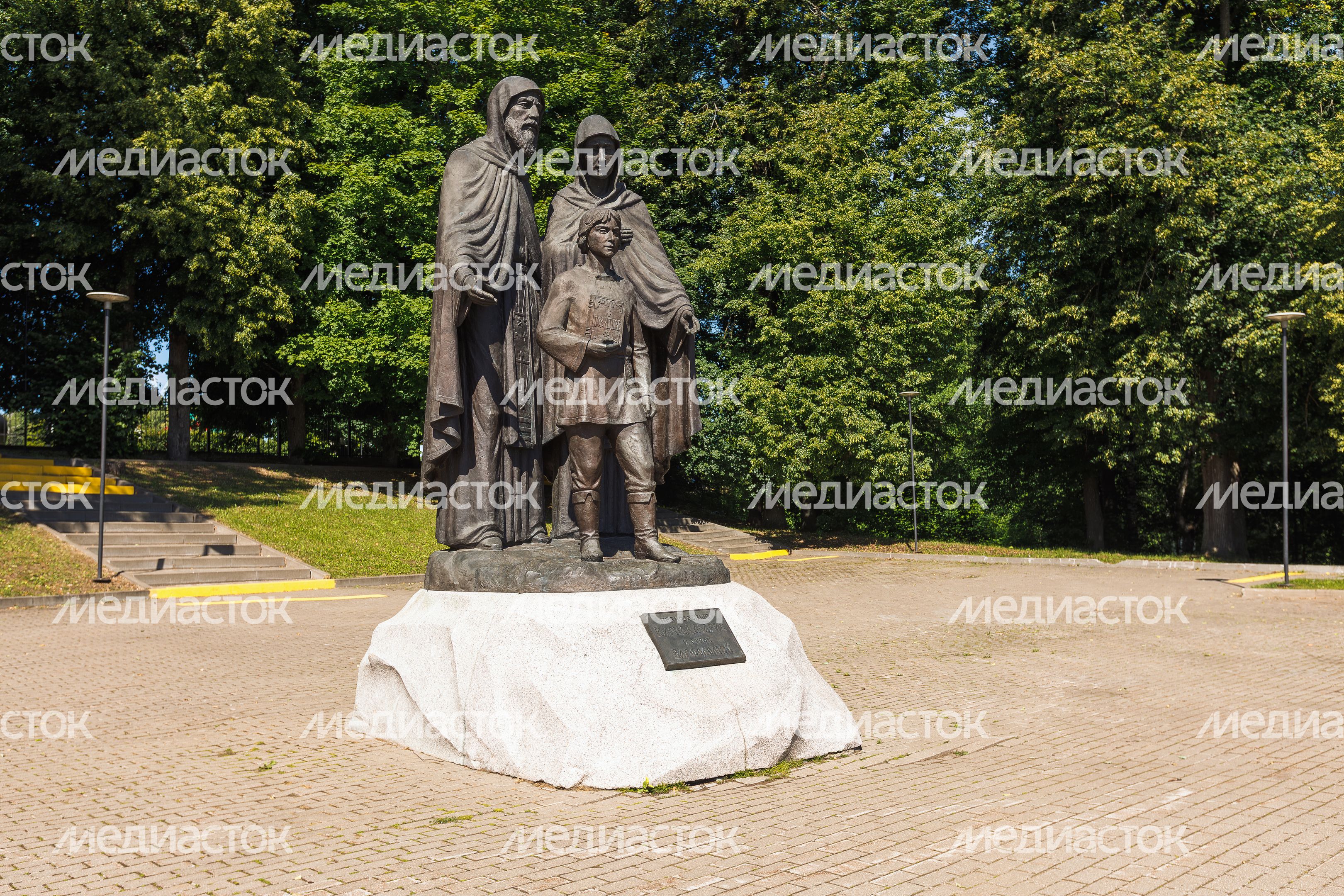 Памятник преподобному Кириллу, Марии и отроку Варфоломею в парке «Покровский» в Хотьково Сергиево-Посадского округа