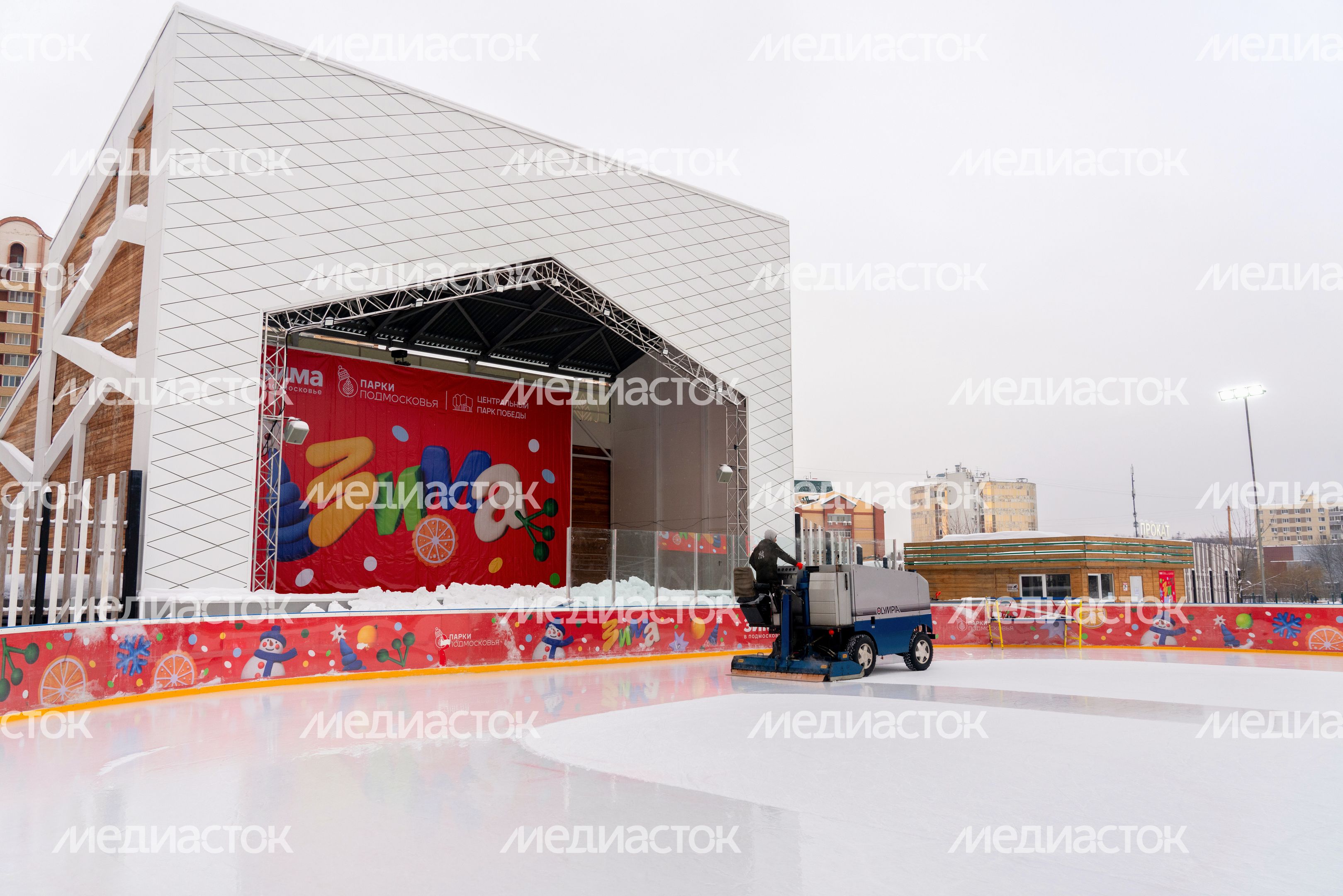 Каток в городском парке культуры и отдыха Долгопрудного Каток в городском парке культуры и отдыха Долгопрудного