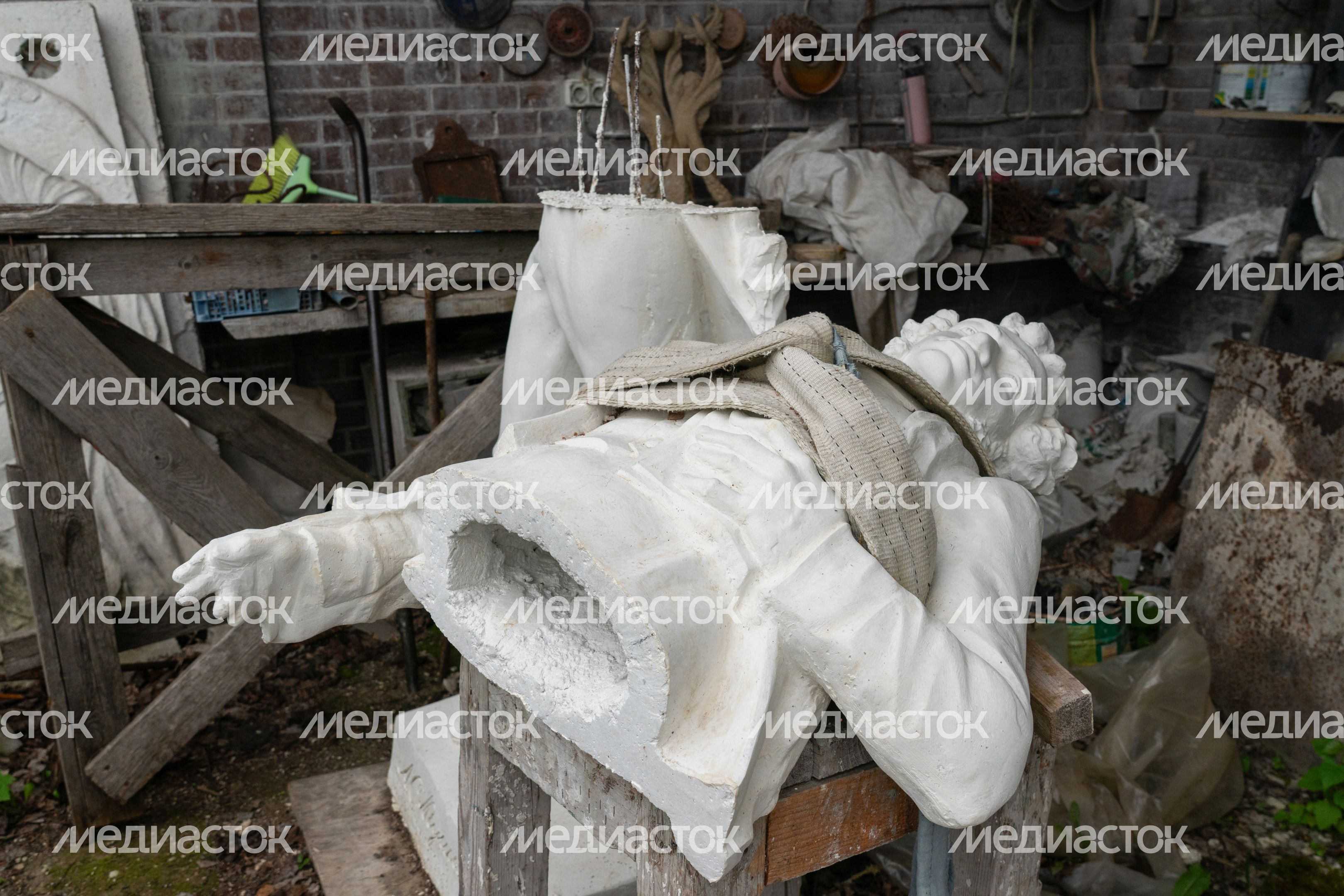 Фестиваль «Русское слово руками скульптора» в Истре Фестиваль «Русское слово руками скульптора» в Истре