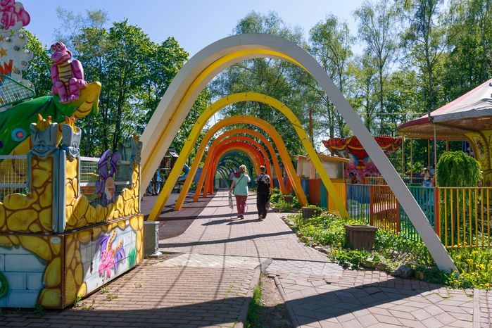 Аттракционы в парке «Березовая роща» города Дмитров