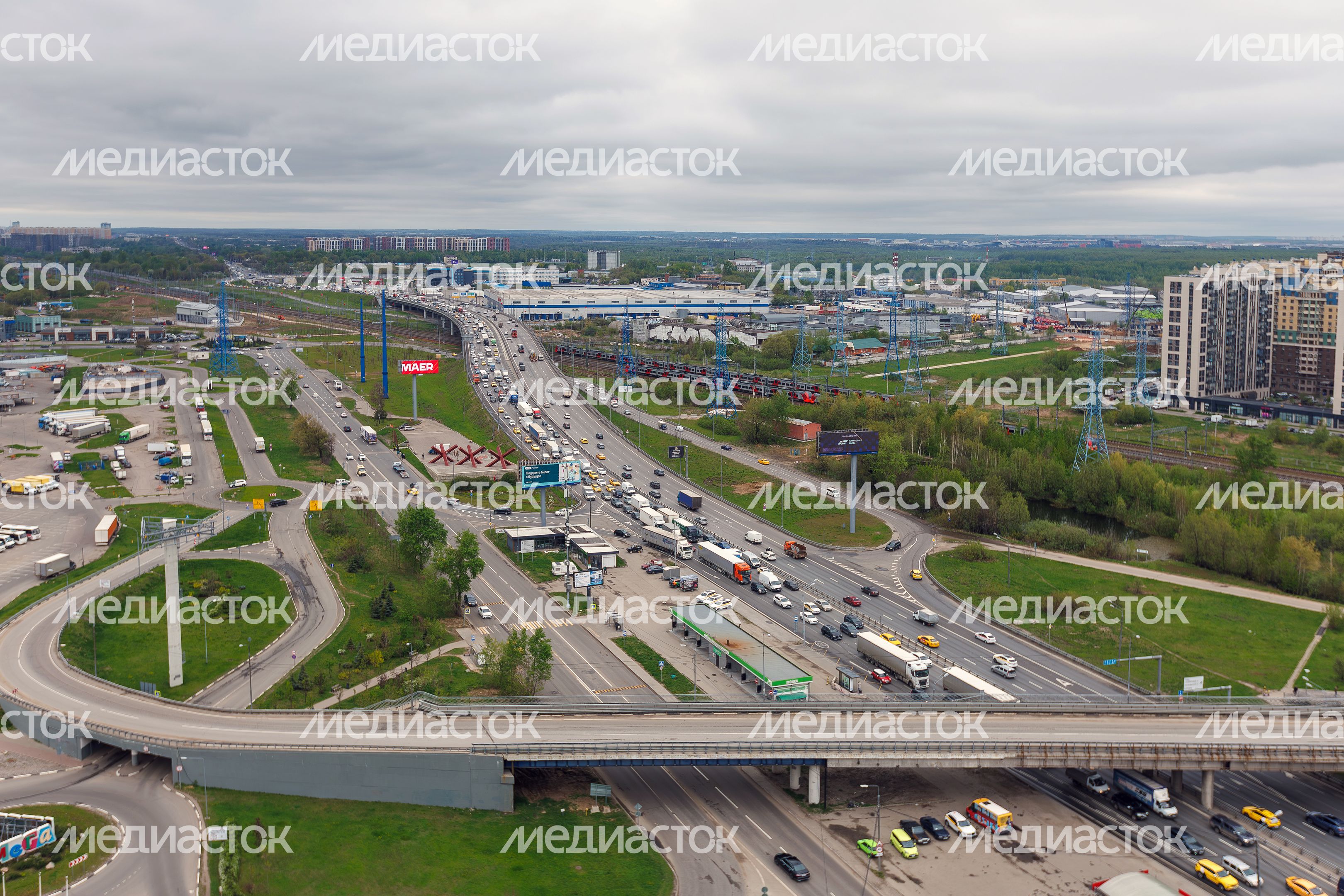 Весенние виды города Химки. Ленинградское шоссе Весенние виды города Химки. Ленинградское шоссе