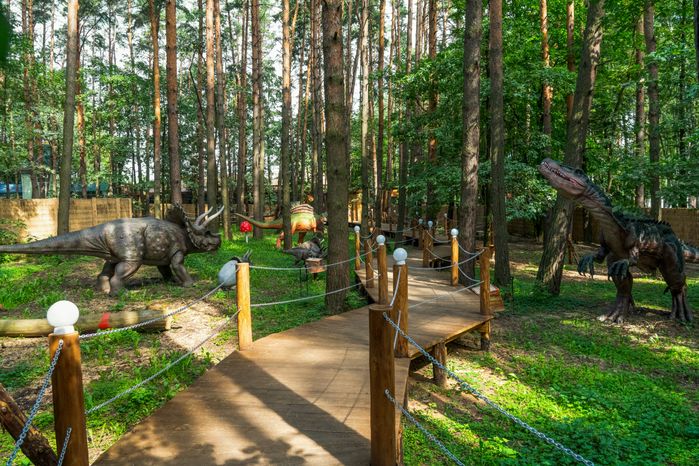 Динопарк с 62 подвижными динозаврами в парке «Елочки» города Домодедово