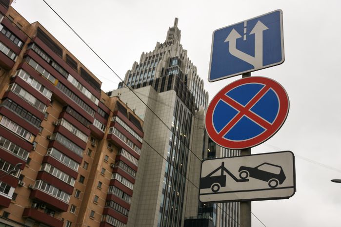 Повседневная жизнь города в Москве осенью