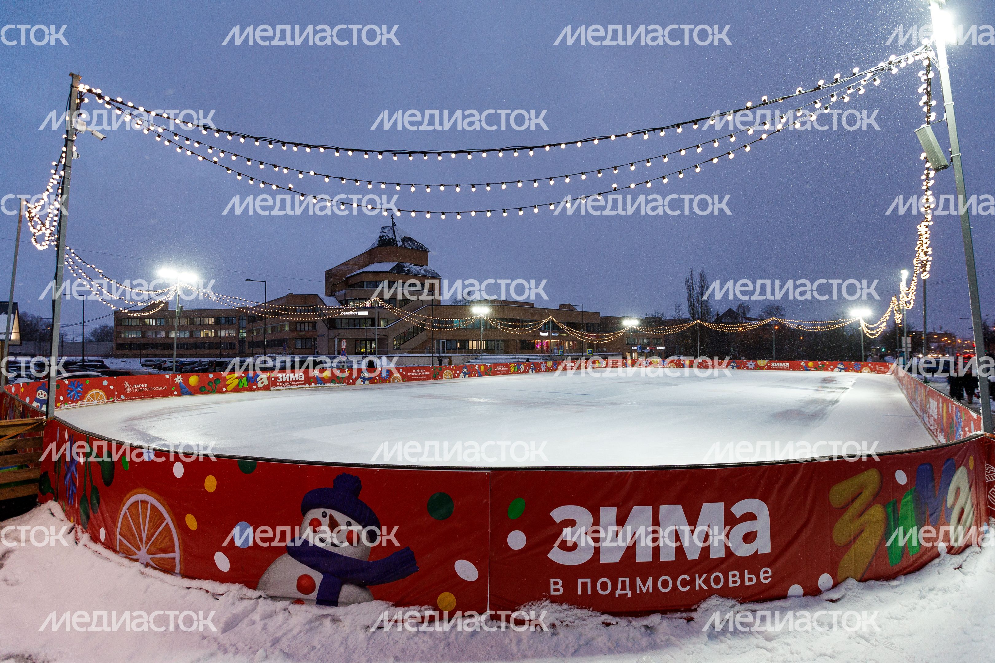 Каток на Торговой площади в Дмитрове Каток на Торговой площади в Дмитрове