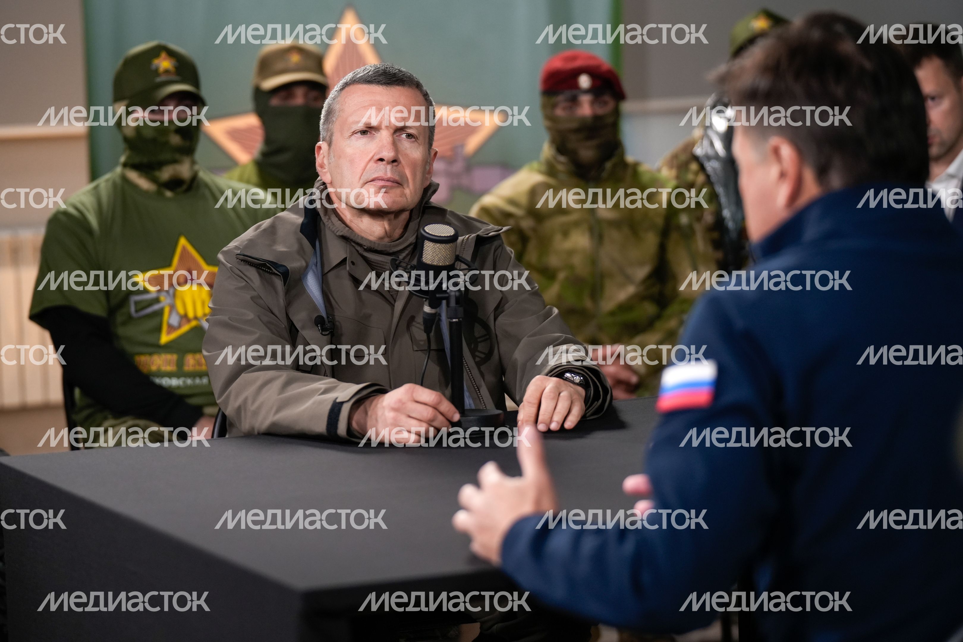 Андрей Воробьев и Владимир Соловьев посетили центр спецподготовки "Витязь" в Балашихе Андрей Воробьев и Владимир Соловьев посетили центр спецподготовки "Витязь" в Балашихе