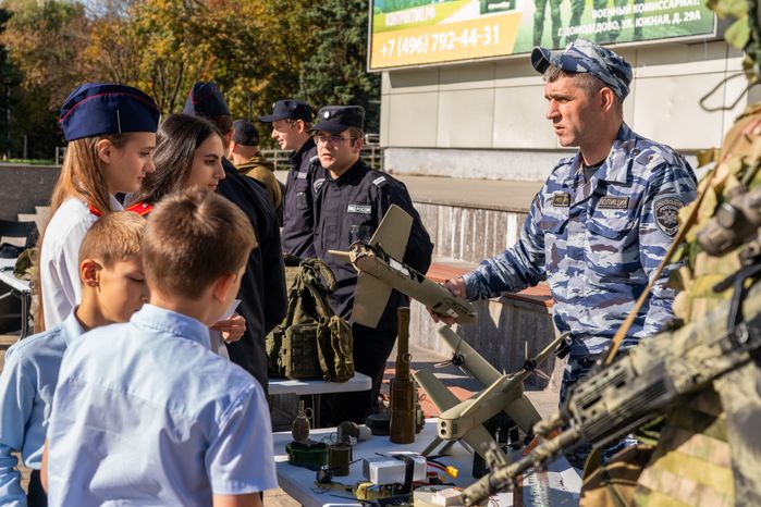 Профориентация для молодежи на мероприятии «Один день с полицией Домодедово»