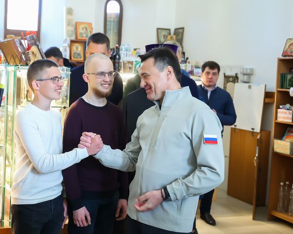 Андрей Воробьев поздравил со Светлой Пасхой прихожан храма Рождества Иоанна Предтечи