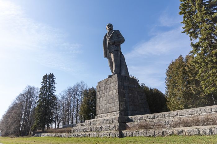Дубна. Памятник Ленину