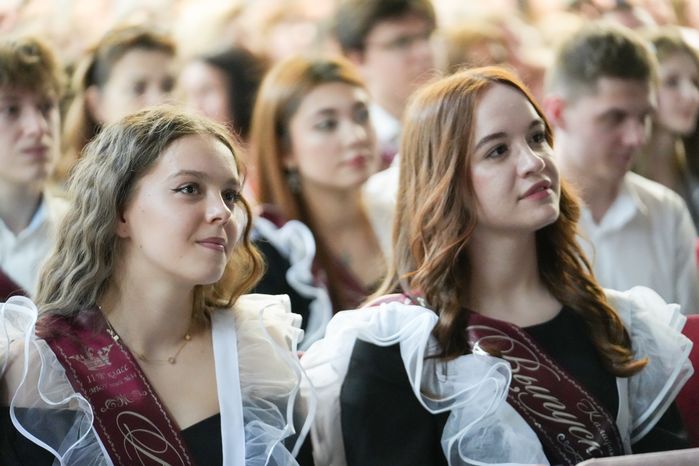 Последний звонок в мытищинском лицее №34
