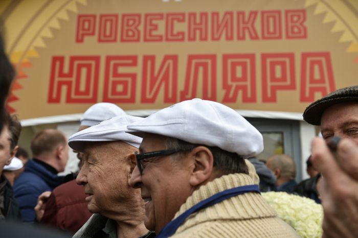 Субботник в честь юбилея бывшего мэра Москвы Юрия Лужкова