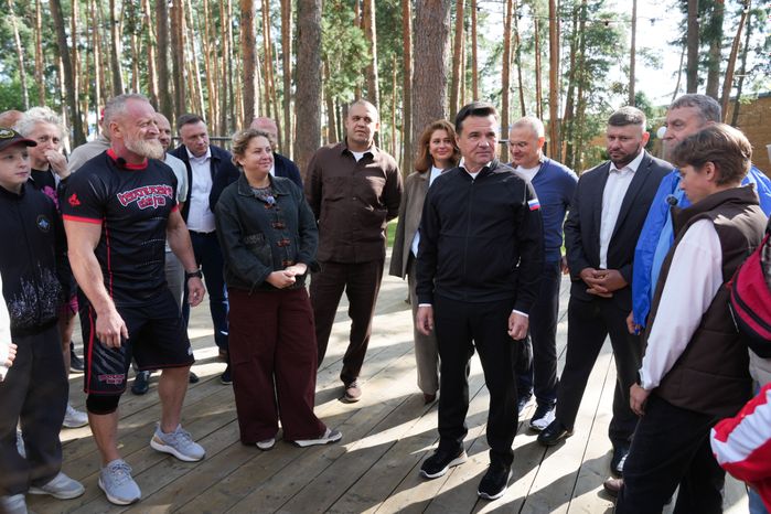 Андрей Воробьев пообщался с тренерами и спортсменами на спортивной базе "Лесная опушка"